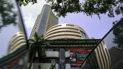 Télécharger la video: Sensex surges over 400 points, Nifty ends above 17,800; Reliance Industries market cap crosses Rs 17.5 lakh crore; more