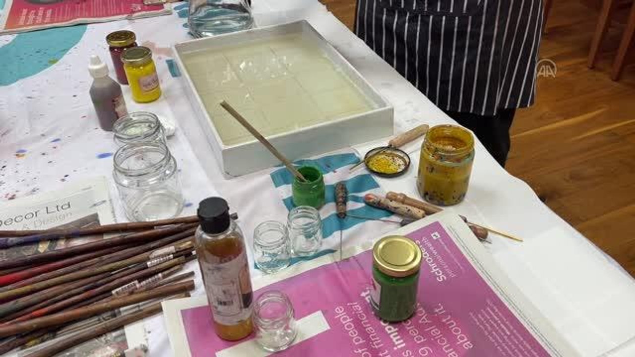 Londra Yunus Emre Enstitüsü, el sanatları haftasına tezhip ve ebru atölyesi çalışmalarıyla katılıyor