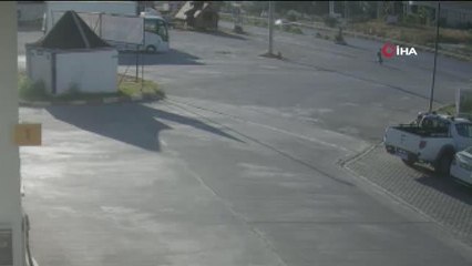 Son dakika haber! Yaya geçidinde otomobilin çarptığı kadın kamerada