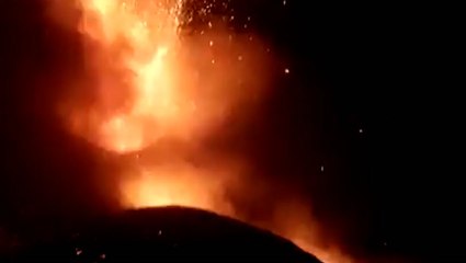 Volcanic activity continues from Cumbre Vieja