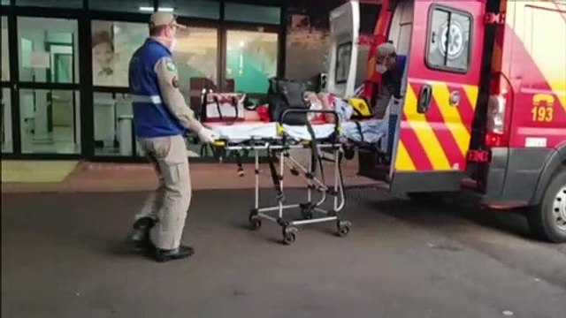 Mulher de 64 anos fratura o punho ao ser atingida por caminhão no Pioneiros Catarinenses