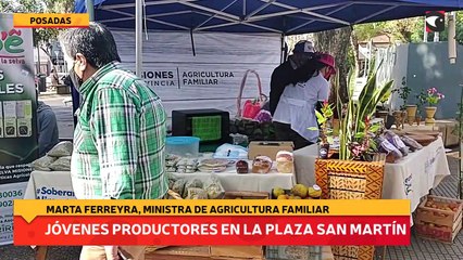 Jóvenes productores en la Plaza San Martín