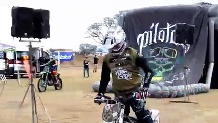 MOTOS ACROBATICAS EN EL CAR SHOW OCOTLAN