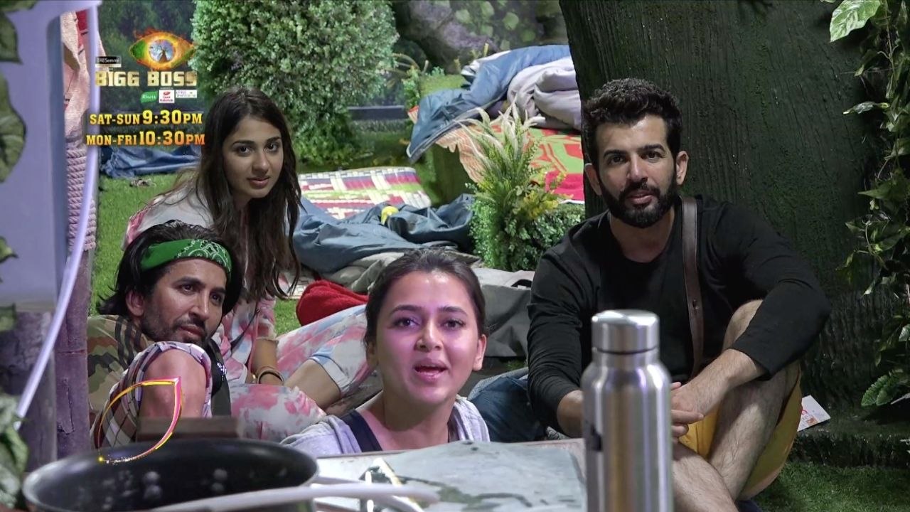 Bigg Boss 15 New Promo; Tejasvi Prakash fun Moment with Camera in the house | FilmiBeat