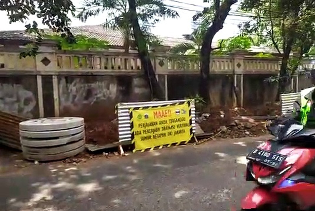 Pembuatan Sumur Resapan Mandek