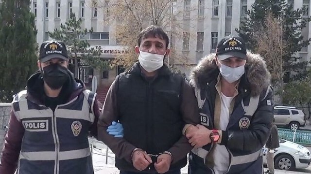 14 yaşındaki kızını 24 yerinden bıçakladı