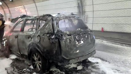 부산 수영터널서 음주 차량 사고 뒤 전소...출근길 정체 / YTN