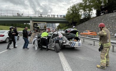 Ataşehir'de uygulama yapan polis aracına otomobil çarptı