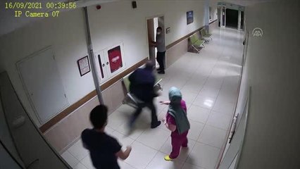 Kavgaya karışan grubun yakınları hastanede 3 polisle 2 bekçiyi yaraladı