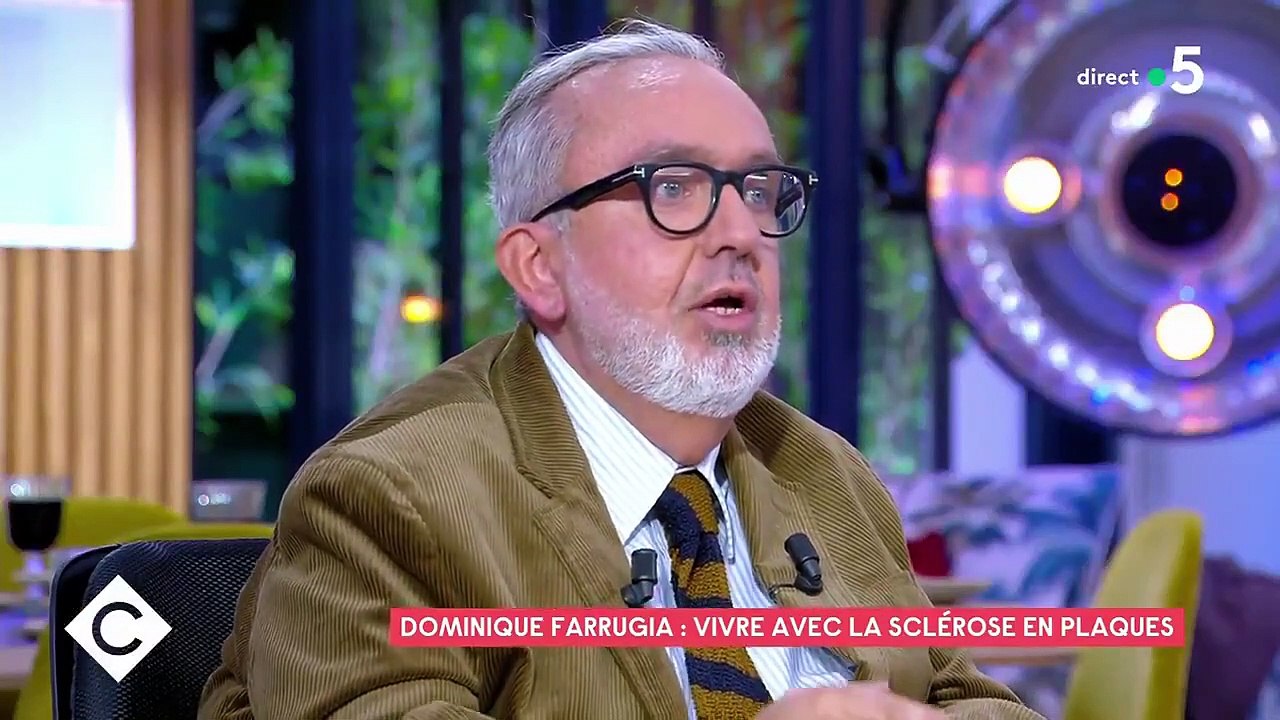 Atteint de la sclérose en plaques, Dominique Farrugia dévoile une remarque que lui a faite une hôtesse de l'air lors d'un voyage - VIDEO