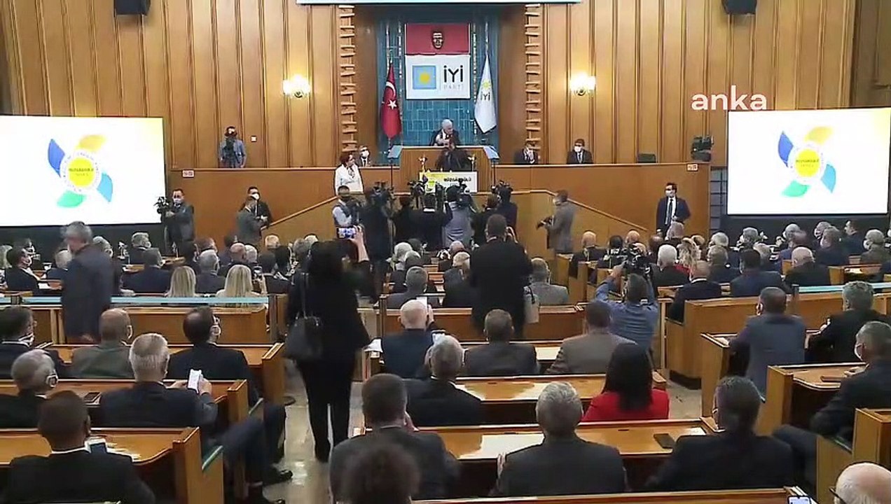 Akşener, kürsüye kebapçı çıkardı: Bizler kebap satan, pide satan insanlarız, bizden terörist olmaz