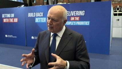 Former leader says govt need to 'pause' universal credit cut