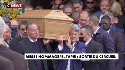 Le cercueil de Bernard Tapie sort de l'église de Saint-Germain-des-Prés
