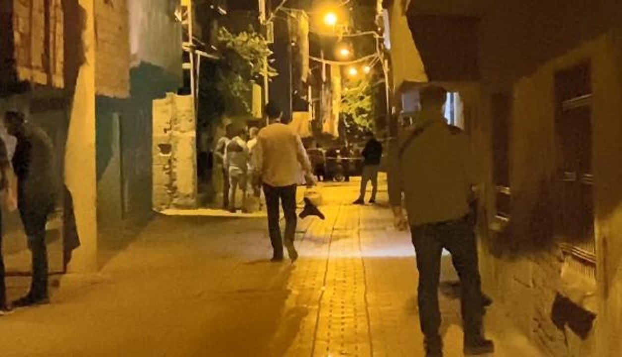 Son dakika gündem: DİYARBAKIR'DA SİLAHLI ÇATIŞMA: 15 YAŞINDAKİ ZÜBEYİR ÖLDÜ, 17 YAŞINDAKİ ŞÜPHELİ ARANIYOR