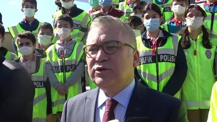 Niğde'de motosiklet ve bisiklet sürücülerine kask hediye edildi