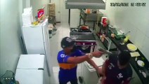 Un braqueur se fait corriger en cuisine par le chef