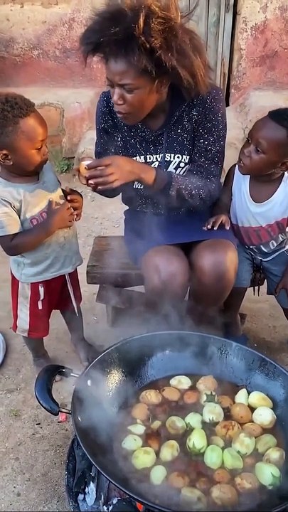 She Cooking And Speaking China For the kid food