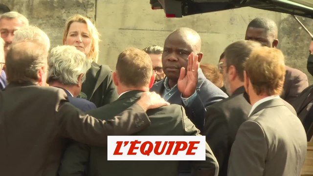 Environ 200 personnes à la messe funéraire - Tous sports - Mort Bernard Tapie