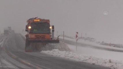 Etkili olan kar sürücülere zor anlar yaşattı