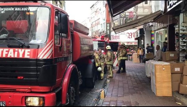 BEYAZIT'TA AYAKKABI İMALATHANESİNDE YANGIN