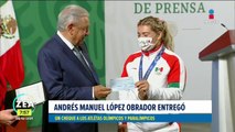 López Obrador entrega cheque a atletas olímpicos y paralímpicos de Tokyo 2020