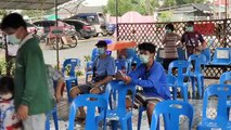 สุพรรณบุรี ชุมชนบ้านหน่อสุวรรณใช้เงินกองทุนซื้อ ATK ตรวจโควิดให้ชาวบ้าน(คลิป)