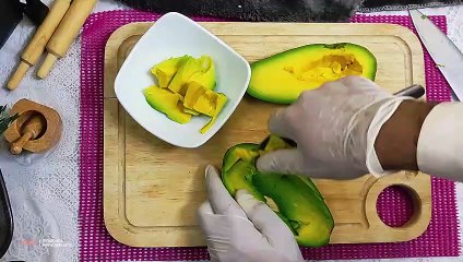 طريقة عمل عصير أفوكادو بالحليب والعسل