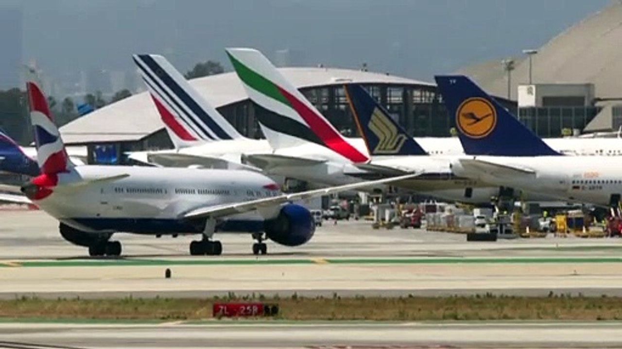El sector aéreo se recupera del parón por la COVID-19, pero critica las restricciones "innecesarias"
