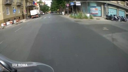 Palermo, slalom in scooter tra le buche