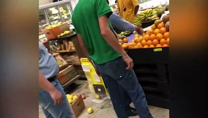 Cobra aparece em supermercado mineiro e é morta