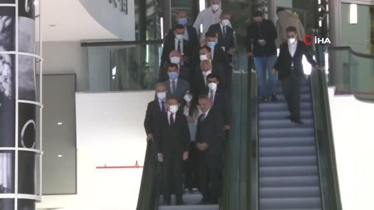 Cumhurbaşkanı Yardımcısı Oktay, "Akif" filminin Ankara Galasına katıldı