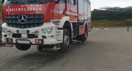 Orvieto (TR) - L'autopompa dei Vigili del Fuoco si muove anche sui binari (07.10.21)