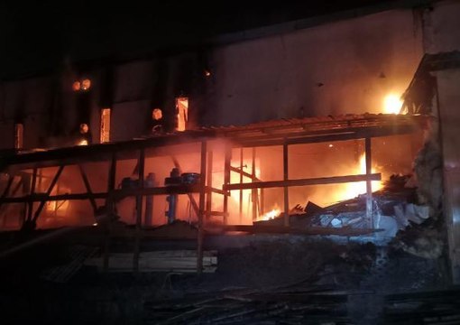 Kastamonu'da toptancı halinde çıkan yangın korkuttu