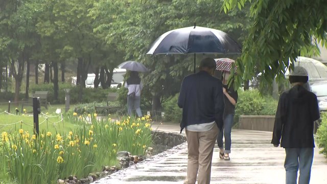 [날씨] 오늘 중부 낮까지 비...남부 맑고 늦더위 / YTN