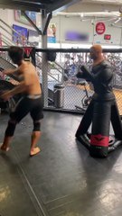 Guy Shows Mind-Blowing Fast Movements While Practicing Kickboxing On a Dummy