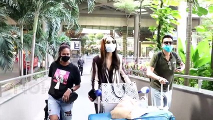 Srk's Manager Reaches NCB Office, Malaika Looks Hot | Spotted