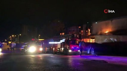 Toptancılar halinde yangın! Alevler geceyi aydınlattı