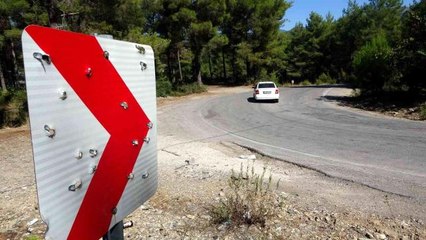 Trafik levhaları magandaların hedef tahtası oldu