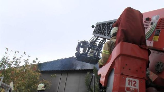 MARANGOZ ATÖLYESİNİN TALAŞ DEPOSUNDA YANGIN; 1 İŞÇİ DUMANDAN ETKİLENDİ