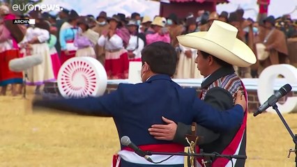 Pedro Castillo configura un nuevo gabinete más moderado en Perú