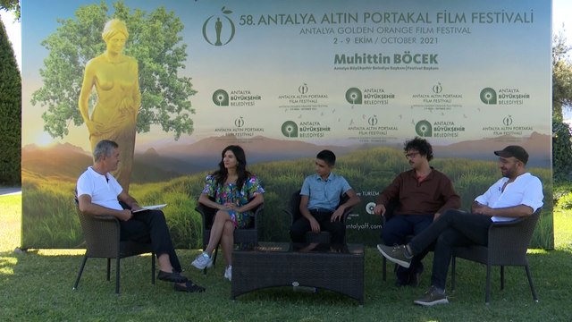 Altın Portakal Film Festivali | 'Okul Tıraşı' film ekibi T24'te: Sıra dışı bir atmosferdeki sıradan insanların hikayesi bu
