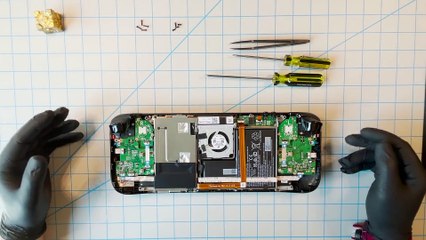 Un vistazo a las entrañas de Steam Deck: así es la consola de Valve por dentro
