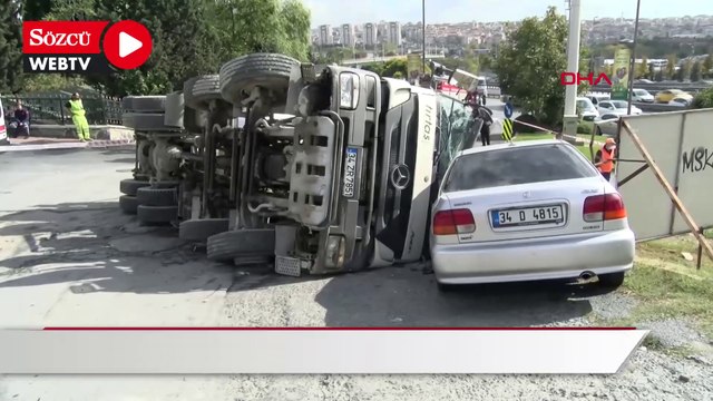 Bahçelievler'de beton mikseri otomobilin üzerine devrildi