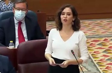 Ayuso, a Mónica García: “Habéis pasado de asaltar capillas a defender al Papa, ¡hipócrita!”