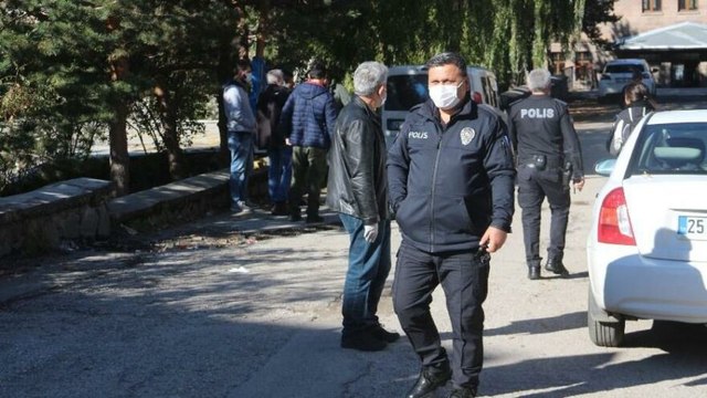Okul önündeki kavgada liseli genç polise ateş açtı