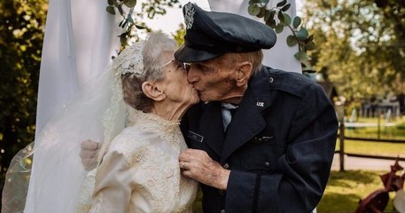 Le personnel d'un hospice organise une magnifique cérémonie pour les 77 ans de mariage d'un couple de nonagénaires