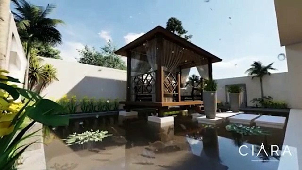 Nikmatnya bersantai di gazeboo di atas kolam ikan di belakang rumah