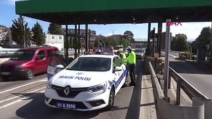 Aynı anda gişeye girmeye çalışınca çarpıştılar