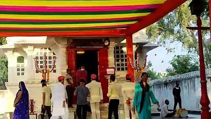 शारदीय नवरात्र शुरू, मंदिरों में दर्शन करने पहुंचे भक्‍त