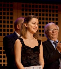 20 yaşındaki Türk kızı Eda, Almanya'da piyano yarışmasını kazandı